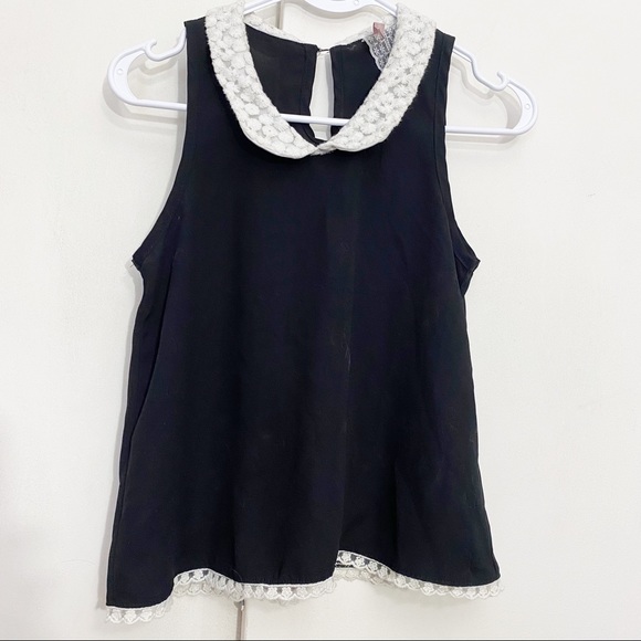 Mauve Tops - MAUVE lacy collar lace hem trapeze style sleeveless polyester top XS
